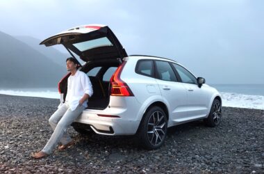 瑞典豪華汽車品牌 Volvo XC60 家庭休旅車款，邀請「金馬影帝」張震拍攝最新形象廣告，呼應品牌兼顧安全與性能的沈穩形象，這次導演將主軸聚焦在「把時間、空間留給最重要的人」，進而延伸出「守護」的全新精神。(圖片提供：國際富豪)